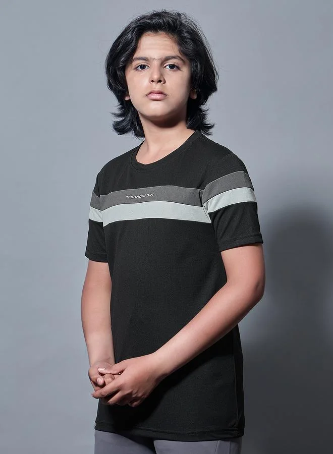 تكنوسبورت تيشيرت تكنوسبورت بألوان متداخلة وأكمام قصيرة بياقة مستديرة